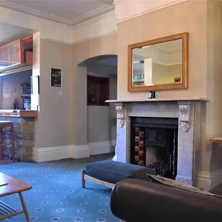 Hylands Hotel Family Room With Free Parking-3