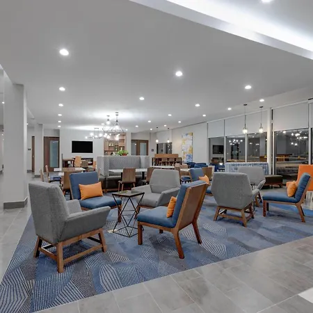 La Quinta Inn & Suites By Wyndham Eagle Pass-3