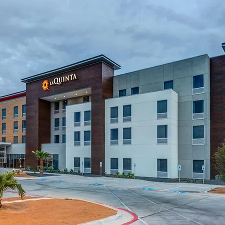 La Quinta Inn & Suites By Wyndham Eagle Pass-2