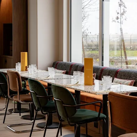 Hampton by Hilton Bordeaux Merignac Airport-3