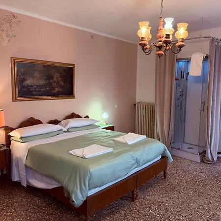 Ritz Venice Guest House Lionsclass-2