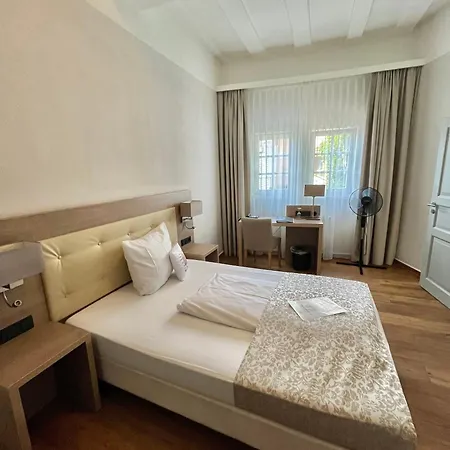 Hotel Doctor Weinstube-2