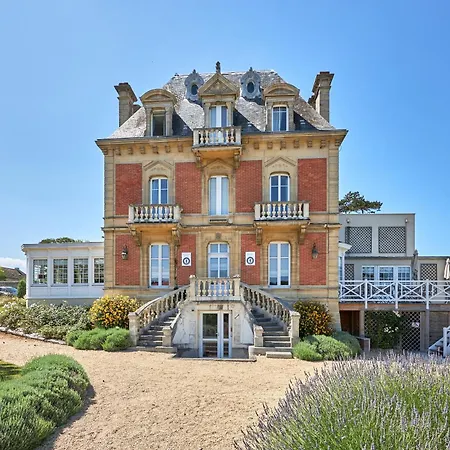 Les Villas D'Arromanches, Teritoria-2