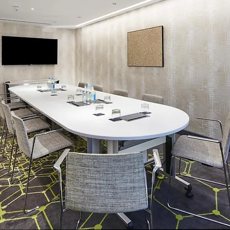 Hilton London Heathrow Airport-3