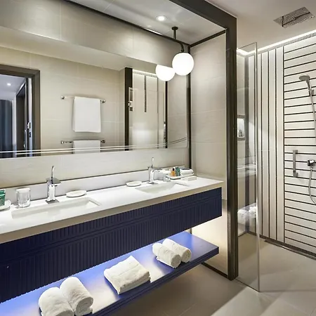 Hilton London Heathrow Airport-3