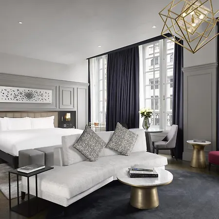 The Trafalgar St James London Curio Collection By Hilton-3