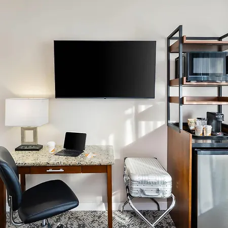 Quality Inn & Suites Downtown Vancouver (Adults Only)-2