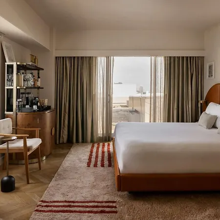 Sixty Beverly Hills-3