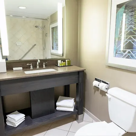 Hilton Niagara Falls/ Fallsview Hotel&Suites-3