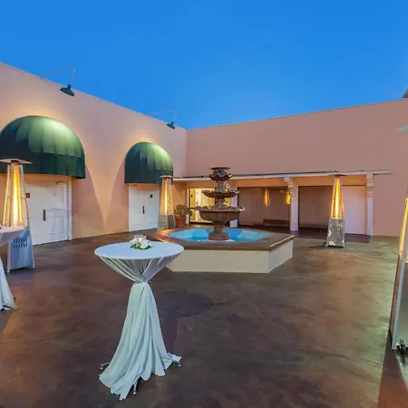 Ramada By Wyndham Fresno North-3
