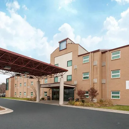 Travelodge By Wyndham Romulus Detroit Airport-3