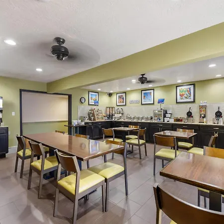 Best Western Airport Albuquerque InnSuites Hotel&Suites-2