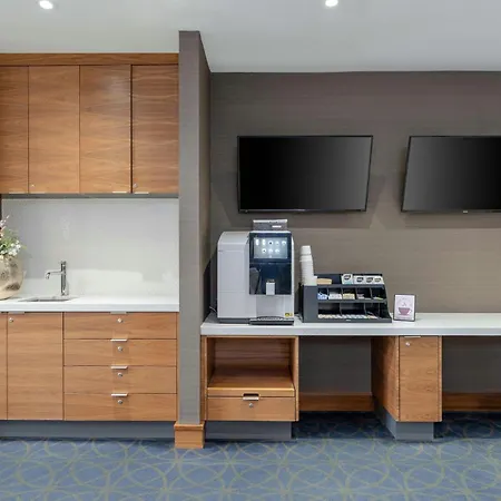 Sandman Signature Mississauga Hotel-3