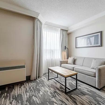 Sandman Signature Mississauga Hotel-2