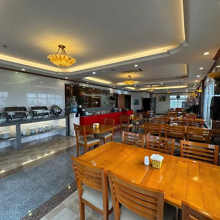 Sunny Hotel 1-2