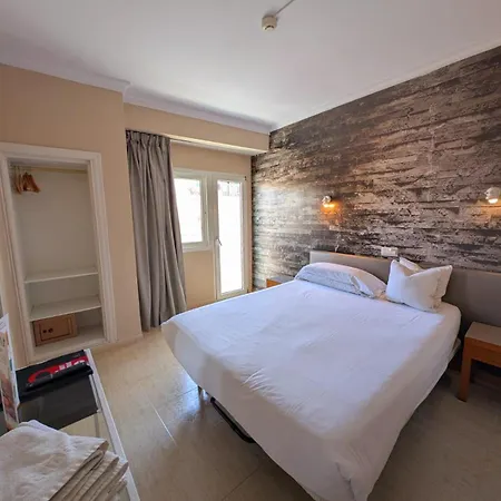 Hostal Mar Del Plata (Adults Only)-2