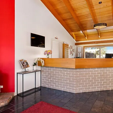 Quality Inn Carriage House-3