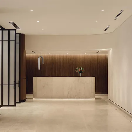Vogue Hotel Montreal Downtown, Curio Collection By Hilton-3