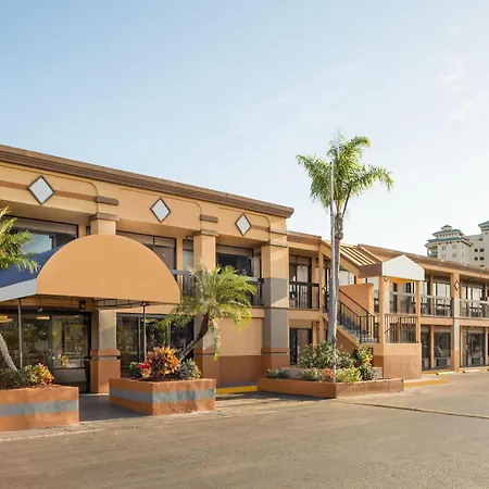 Travelodge By Wyndham Fort Myers Cape Coral-3