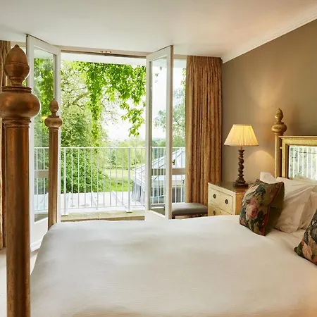 Ockenden Manor Hotel & Spa-3