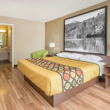Super 8 By Wyndham Asheville Airport-3