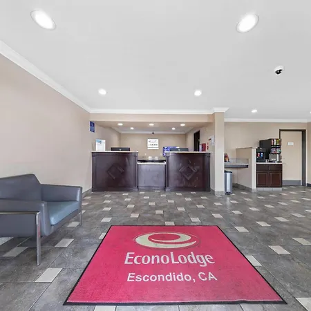 Econo Lodge Inn&Suites Escondido Downtown-3
