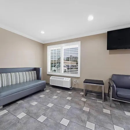 Econo Lodge Inn&Suites Escondido Downtown-2