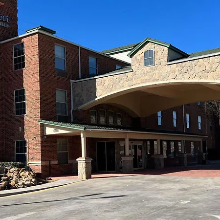 Comfort Inn & Suites-3