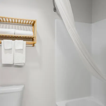 Quality Inn & Suites Niles-2