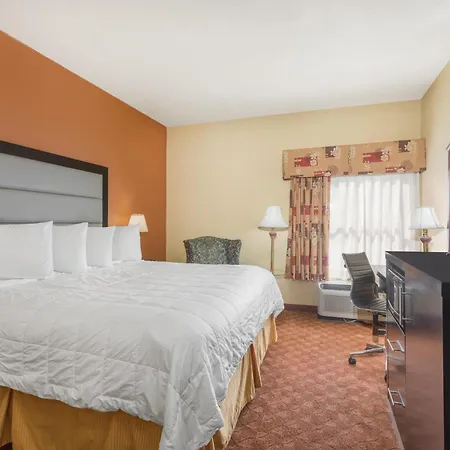 Baymont By Wyndham Fayetteville-3