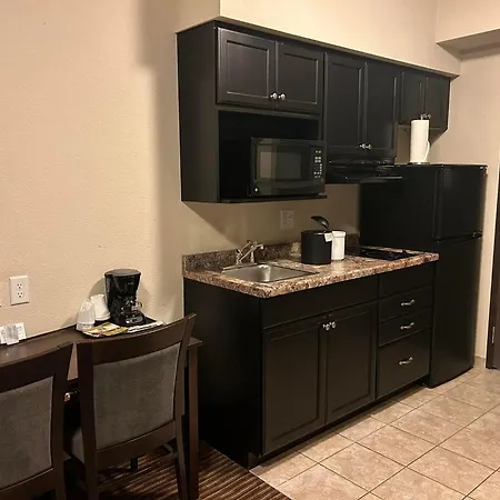 Travelodge Suites By Wyndham Estevan-3
