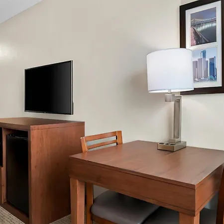 Comfort Inn & Suites Taylor - Detroit-3