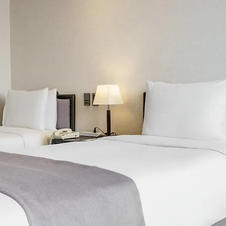 Hotel President-2