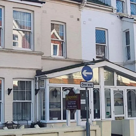 Kingswinford Guest House With Free Parking-2