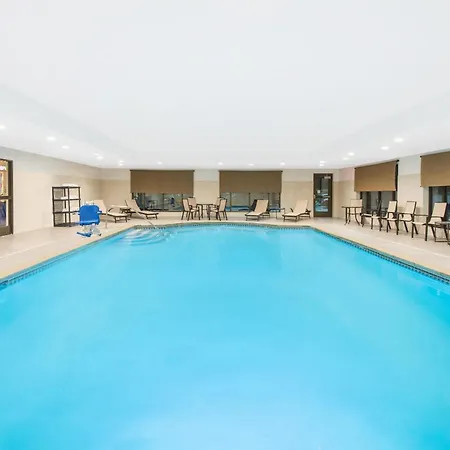 Wingate By Wyndham Niagara Falls-2
