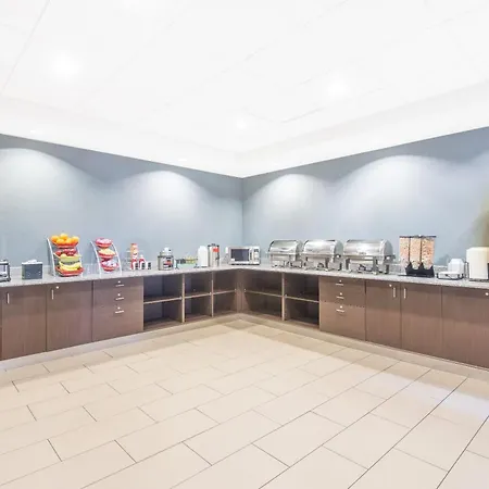 Wingate By Wyndham Niagara Falls-2