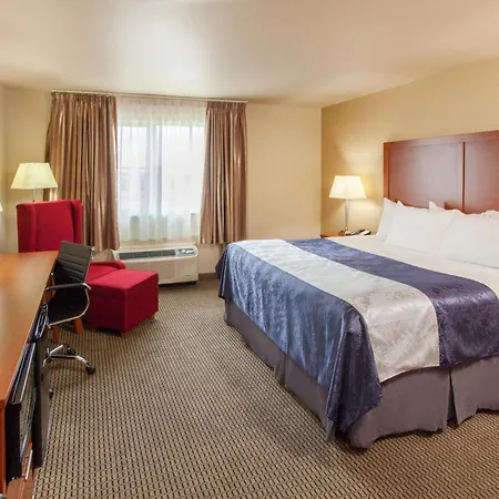 Baymont By Wyndham Grand Forks-3