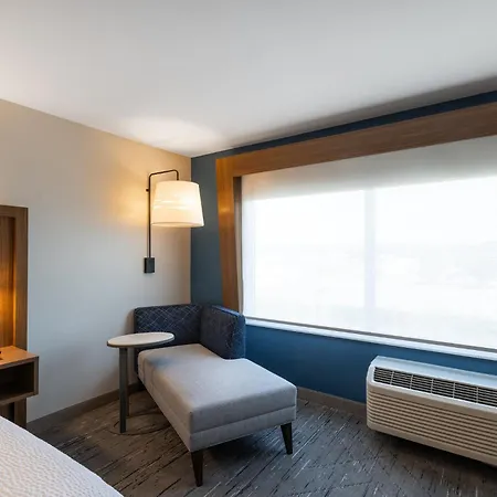 Holiday Inn Express & Suites Greenwood Mall By Ihg-2