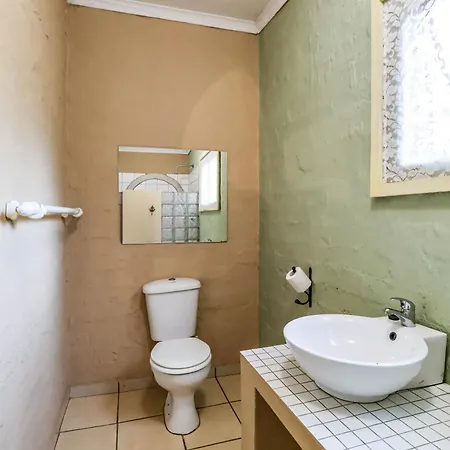 Flamboyant Guesthouse-2