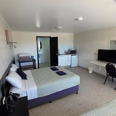 Longreach Most Central Motel-3