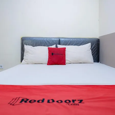 RedDoorz @ Jalan Biak Roxy Jakarta-3