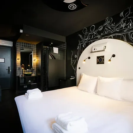 Supper Hotel-2