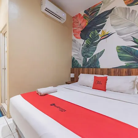 Reddoorz Plus Near Unimed Medan-3
