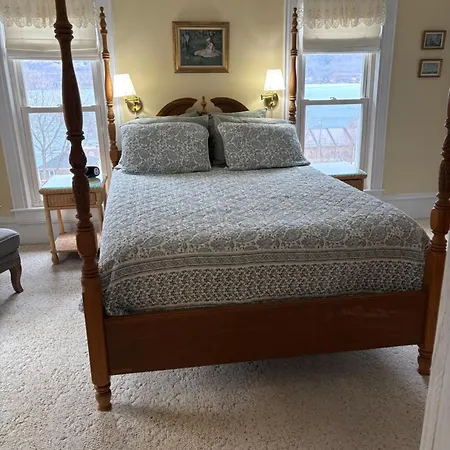 Hudson Manor Bed & Breakfast-2