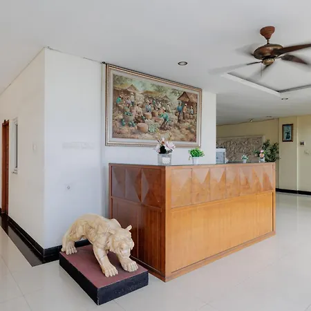 Reddoorz Plus Near Green Pramuka Square Mall-2