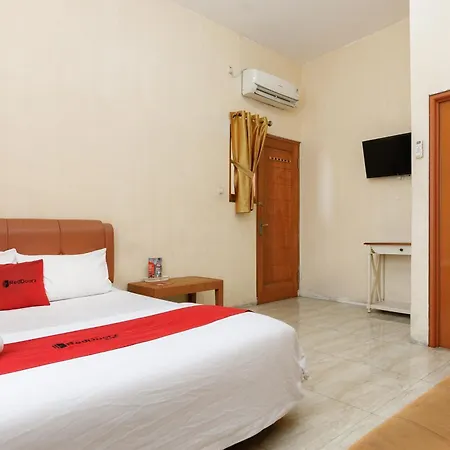 Reddoorz Near Cipinang Indah Mall-3