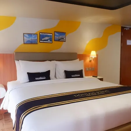 Doulos Phos The Ship Hotel-3