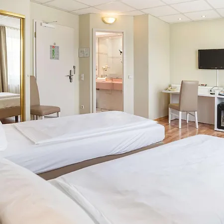 Hotel Am Schloss Koepenick By Golden Tulip-3