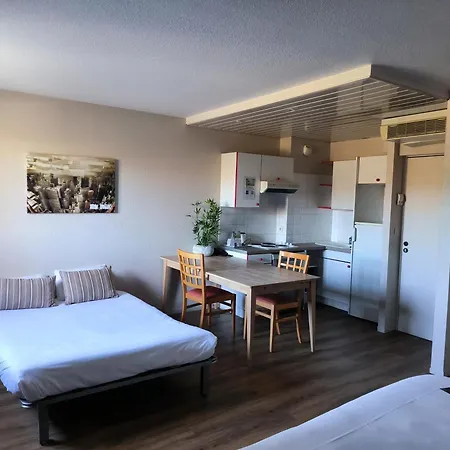 Kyriad Hotel Montpellier Centre Antigone-3