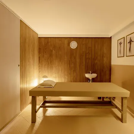 Boutique Hotel Bristol-3